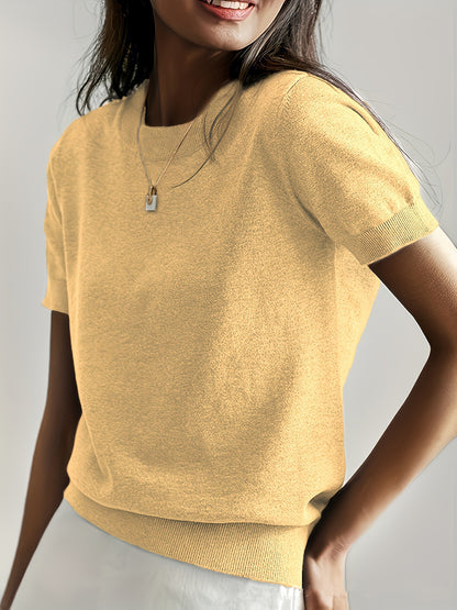 Pull en fine maille pour femmes avec une silhouette à manches courtes et un matériau fluide doux Élégance et style