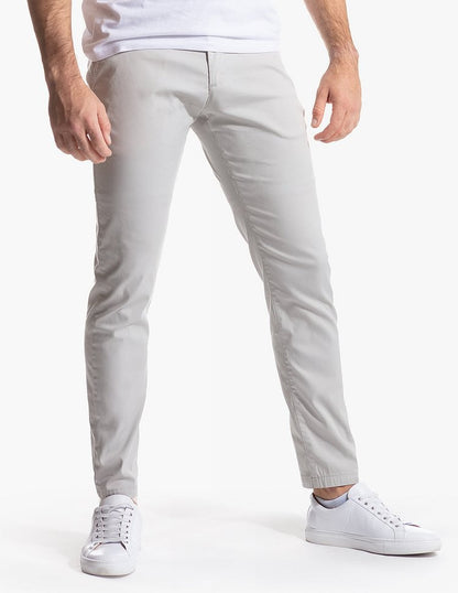 Slim-fit chino pants for men in breathable material Chic and Style