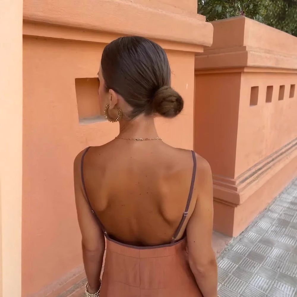Robe maxi femme avec de fins détails de boutons et un délicat décolleté en V Chic und Stil