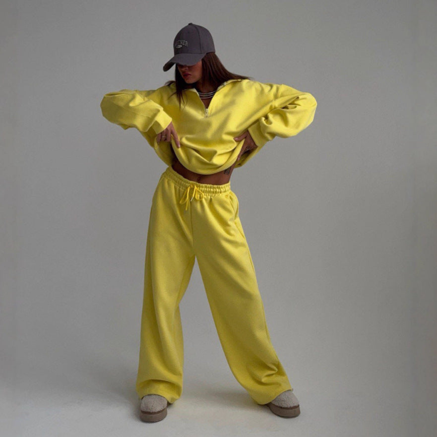 Women's sports sweatshirt with high zipper and casual chic pants