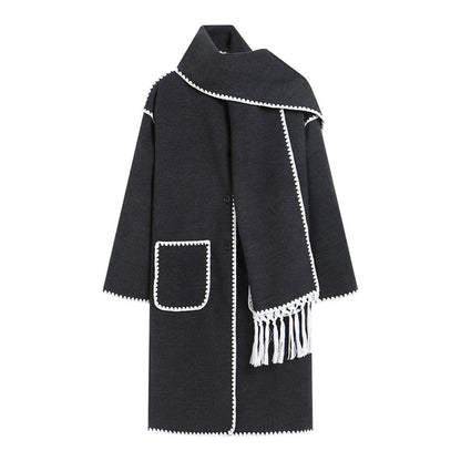 Elegant transitional coat for women with fringe embellishments Chic und Stil