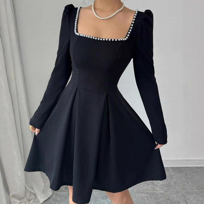 Dames Élégante Mini Robe avec décolleté carré étroit et fine bordure en volants Chic und Stil