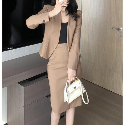 Costume sur mesure pour femmes avec jupe Chic und Stil