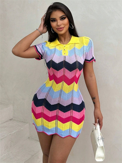 Robe en tricot pour dames avec un motif de vagues moderne et un col polo Chic und Stil