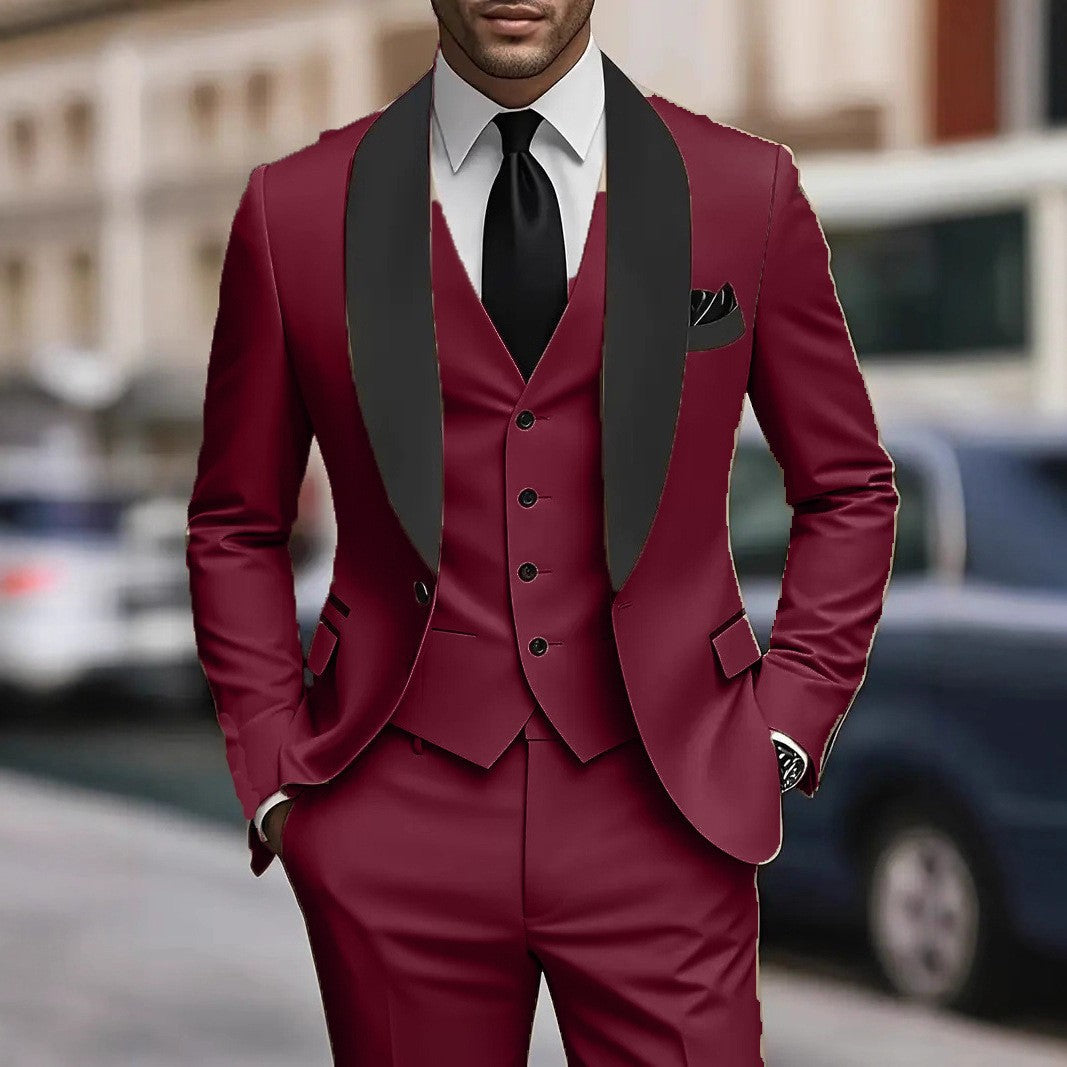 Costume élégant pour hommes avec une coupe slim et un revers en satin luxueux Chic und Stil
