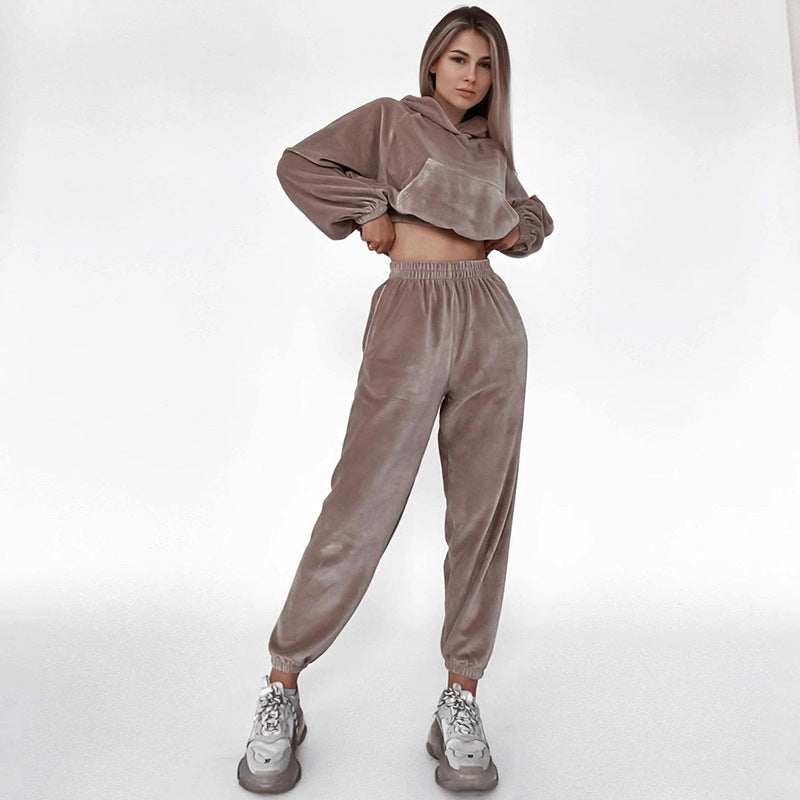 Casual velvet lounge set for women with cropped hoodie and comfortable pants Chic and Style