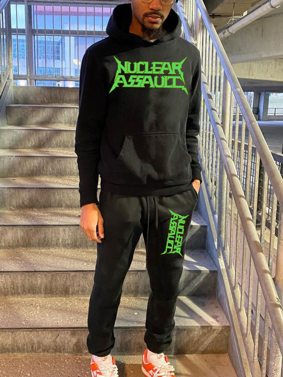 Men's hoodie and jogger pants set with eye-catching front print Chic und Stil