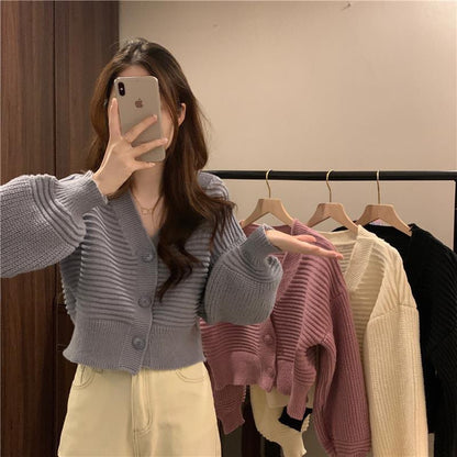Cardigan en tricot confortable et élégant pour femmes avec des manches volumineuses et des détails de boutons Chic und Stil