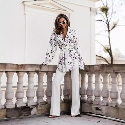 Blouse enveloppe pour femmes avec un élégant motif léopard et de longues manches bouffantes Chic und Stil