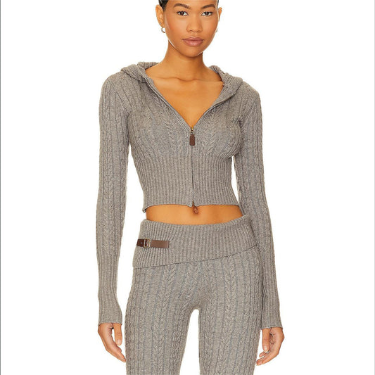 Dames gilet court en tricot avec capuche et col montant Chic und Stil