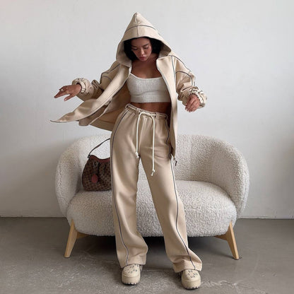 Casual sports set for women with oversized hoodie and chic jogger pants