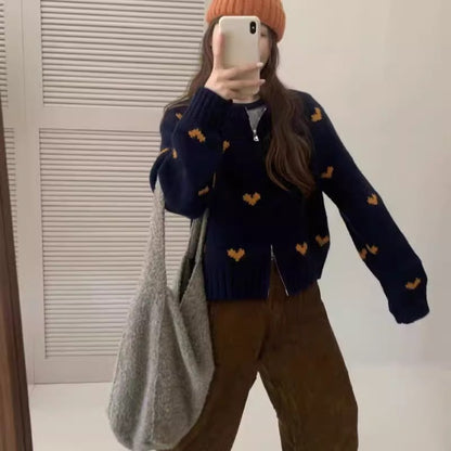 Dames confortable cardigan avec motif en cœur et détail élégant de boutons Chic und Stil