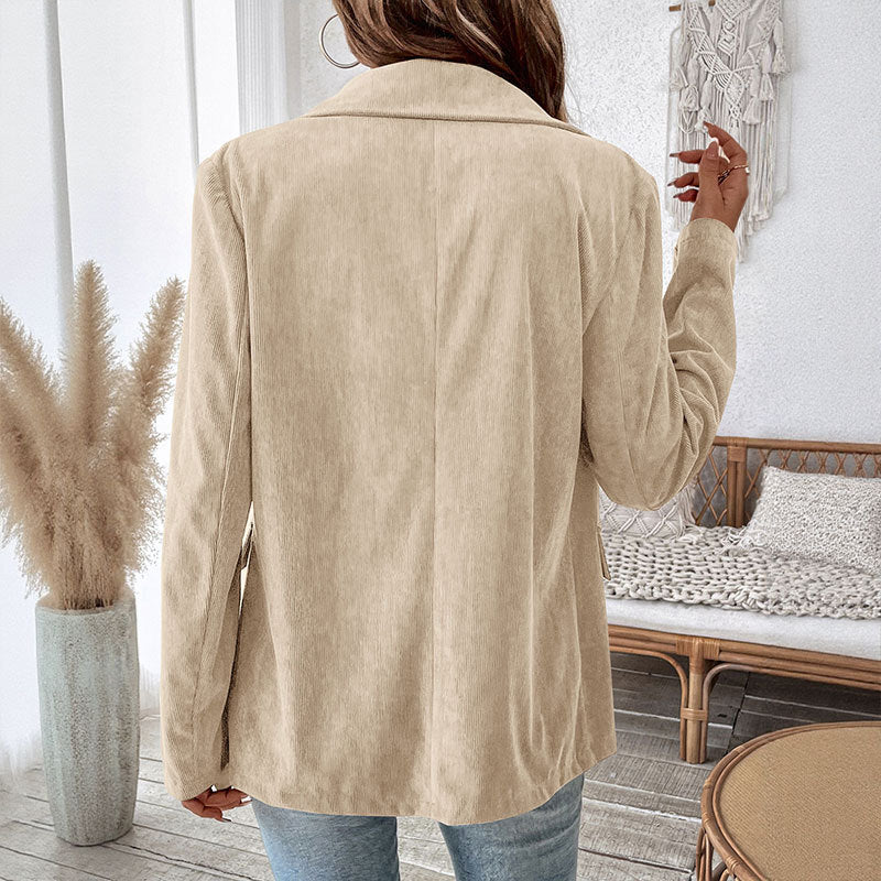 Blazer en velours pour femmes avec double rangée de boutons et coupe élégante Chic und Stil