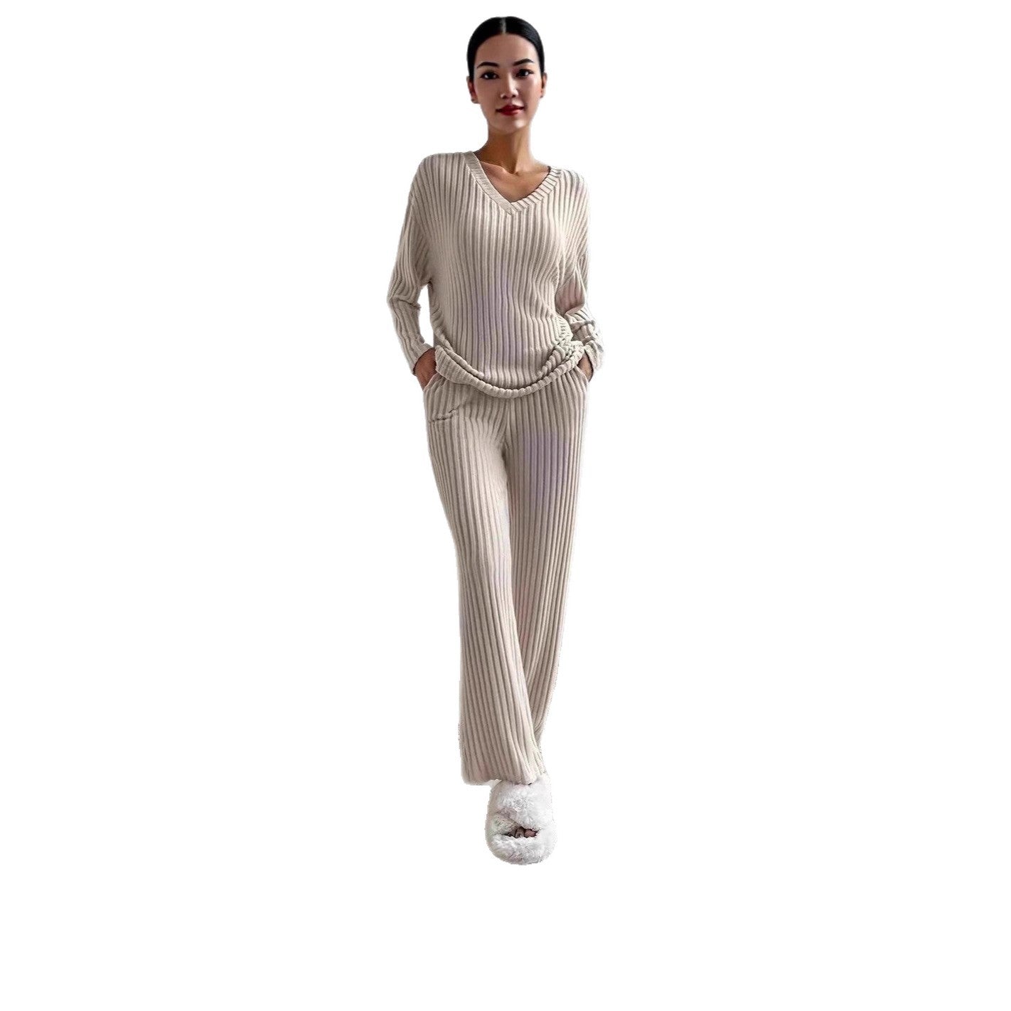 Costume en tricot élégant pour femmes avec décolleté en V et taille latérale Chic und Stil