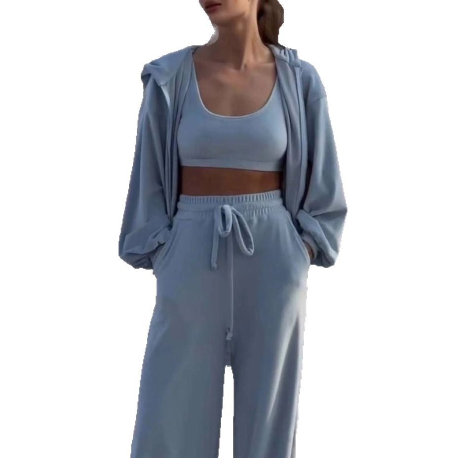Two-piece women's sports outfit with a long hoodie and comfortable jogging pants Chic und Stil
