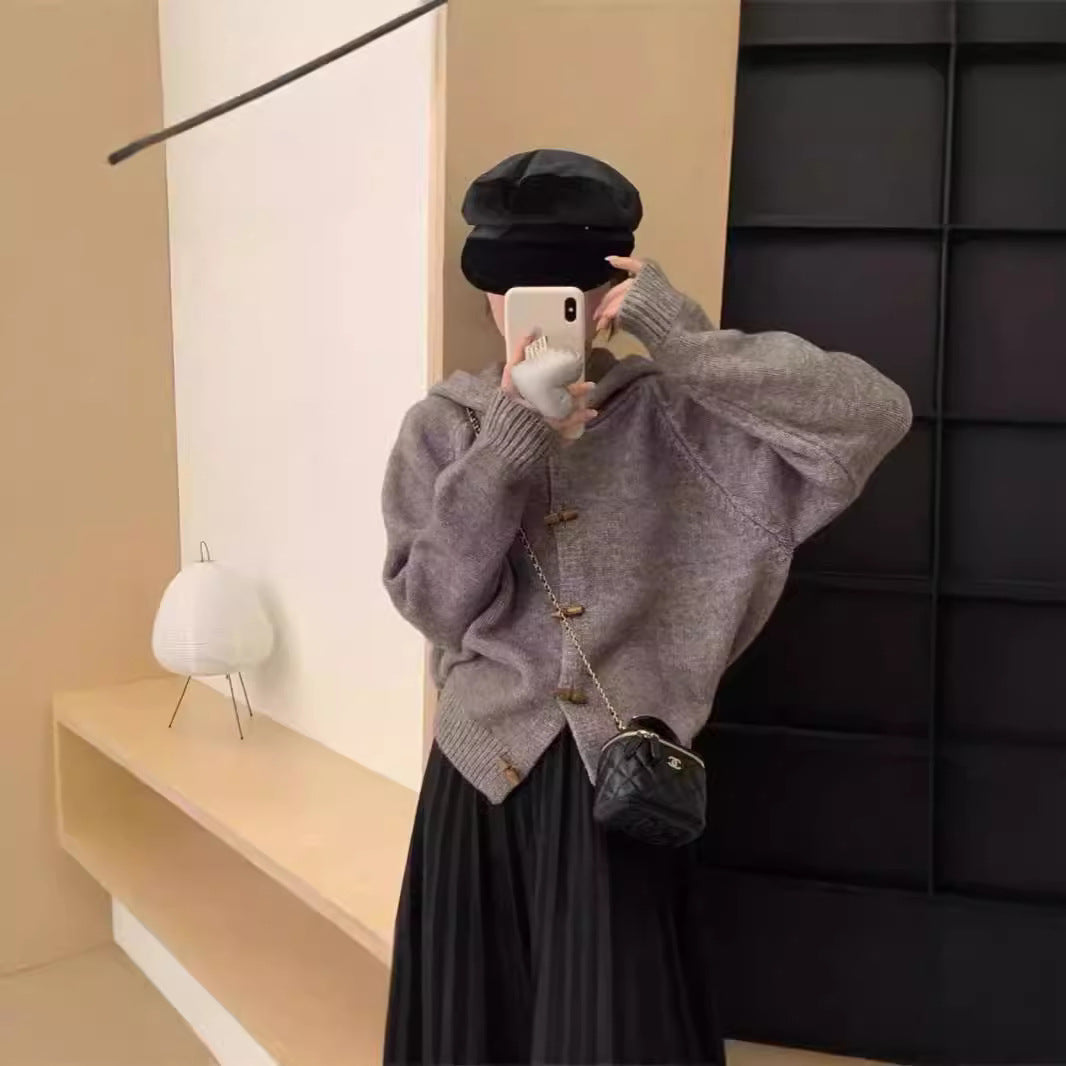 Dames pull à capuche décontracté avec boutons décoratifs Chic und Stil