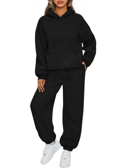 Comfortable women's hoodie and jogger pants set in soft fleece Chic und Stil