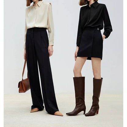 Chemise classique boutonnée pour femmes avec détails de plis subtils Chic und Stil