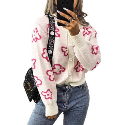 Women's comfortable cardigan with floral pattern and button closure. Chic and stylish.