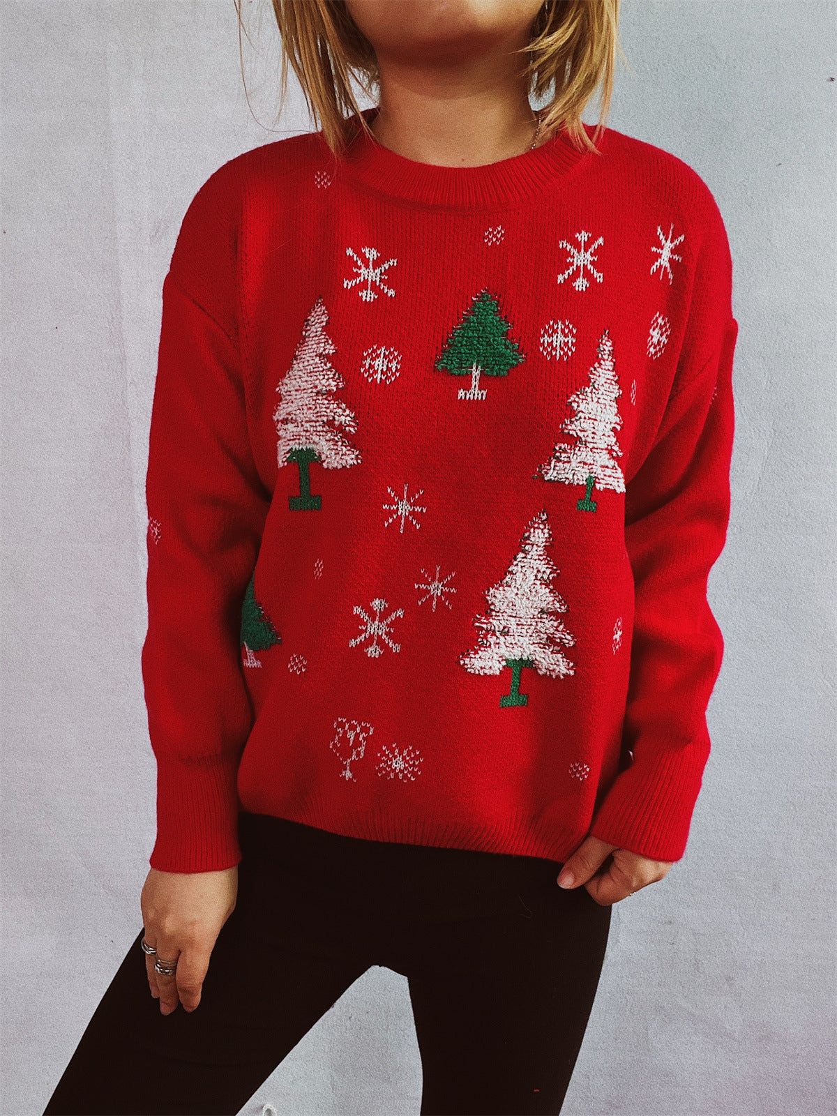 Pull élégant de Noël pour femmes avec motif arbre festif et matériau doux Chic und Stil