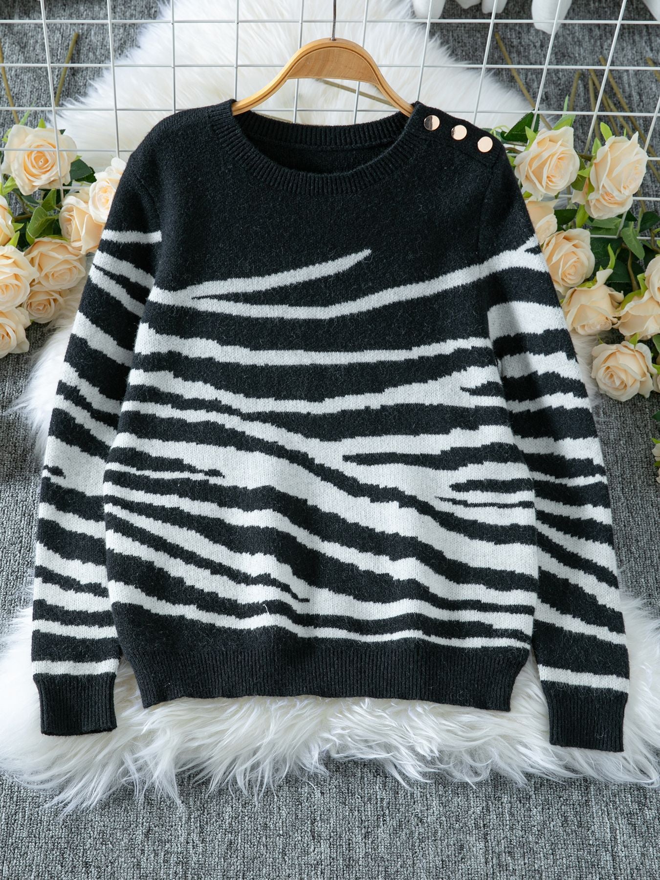 Pull en tricot confortable pour femmes avec un motif moderne de rayures zèbre et une coupe confortable Chic und Stil
