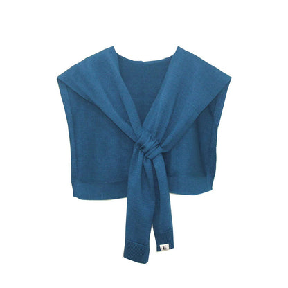 Trendy knitted scarf for women with bow detail Chic und Stil