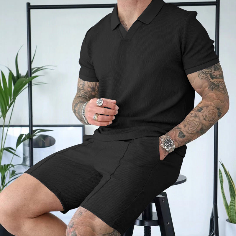 Homme polo à manches courtes avec une coupe sportive et shorts de sport Chic und Stil