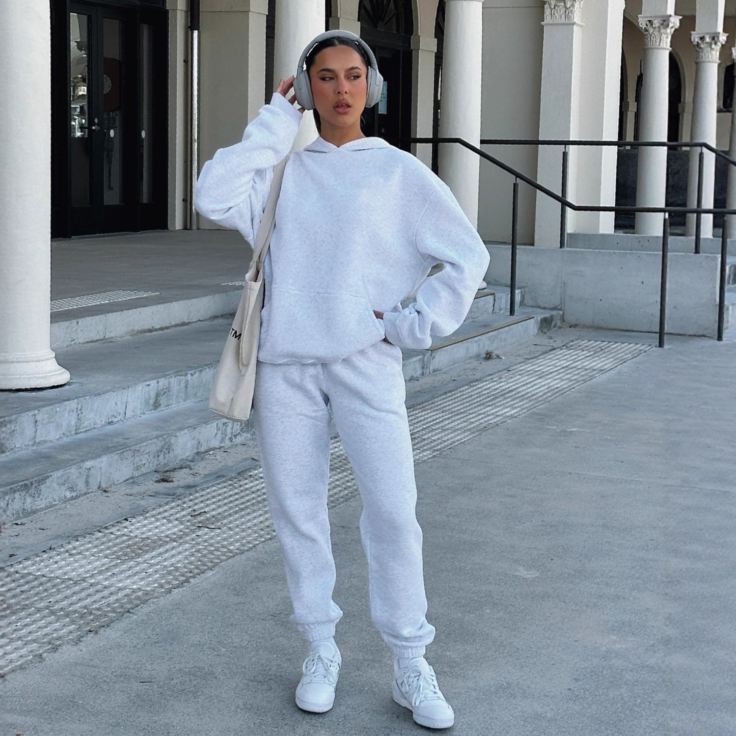 Women oversized casual hoodie with kangaroo pocket and chic tracksuit pants set