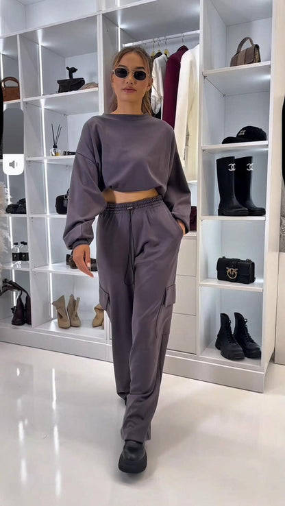 Casual cropped sweatshirt set for women and loose cargo pants Chic und Stil