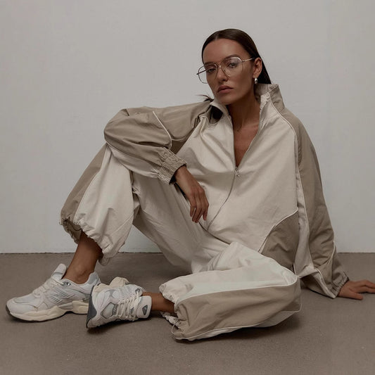 Functional sports jacket for women with high collar and relaxed fit Chic and Style