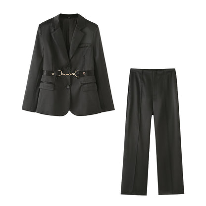 Dames ensemble blazer en satin élégant avec accent chaîne Chic und Stil