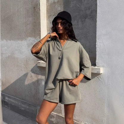 Chemise à polo oversize pour femmes avec col montant moderne Chic und Stil