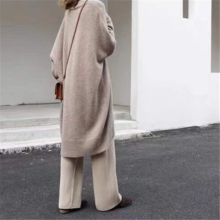 Robe en tricot confortable pour femmes avec décolleté en V et manches longues Chic und Stil