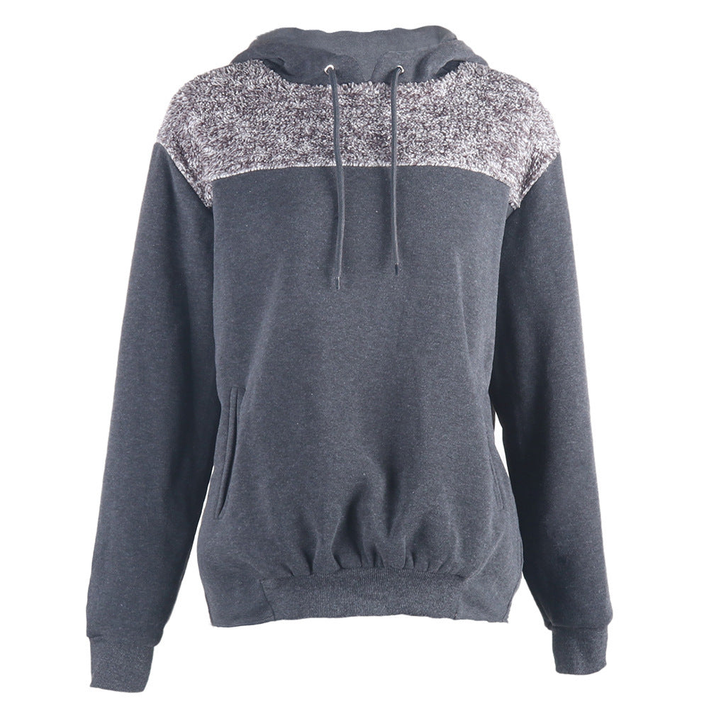 Pull à capuche pour femmes avec un design contrastant stylé et un ourlet élastique Chic und Stil