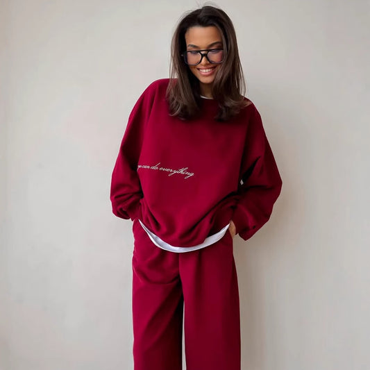 Women's comfortable plush sweatshirt set with elasticated waist and fashionable Chic und Stil inscription