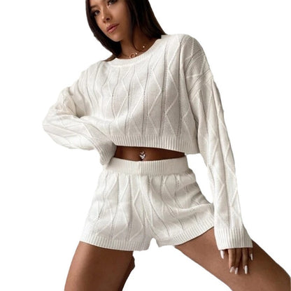 Dames ensemble décontracté en tricot avec pull court et shorts Chic und Stil