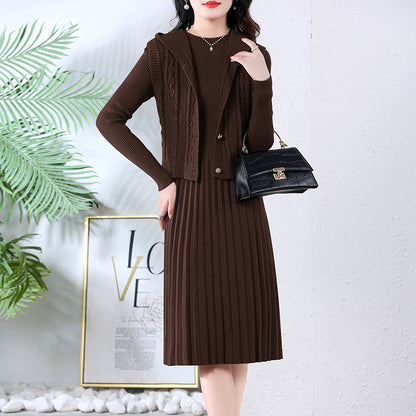 Robe en tricot élégante pour femmes avec grand col et détails de boutons Chic und Stil