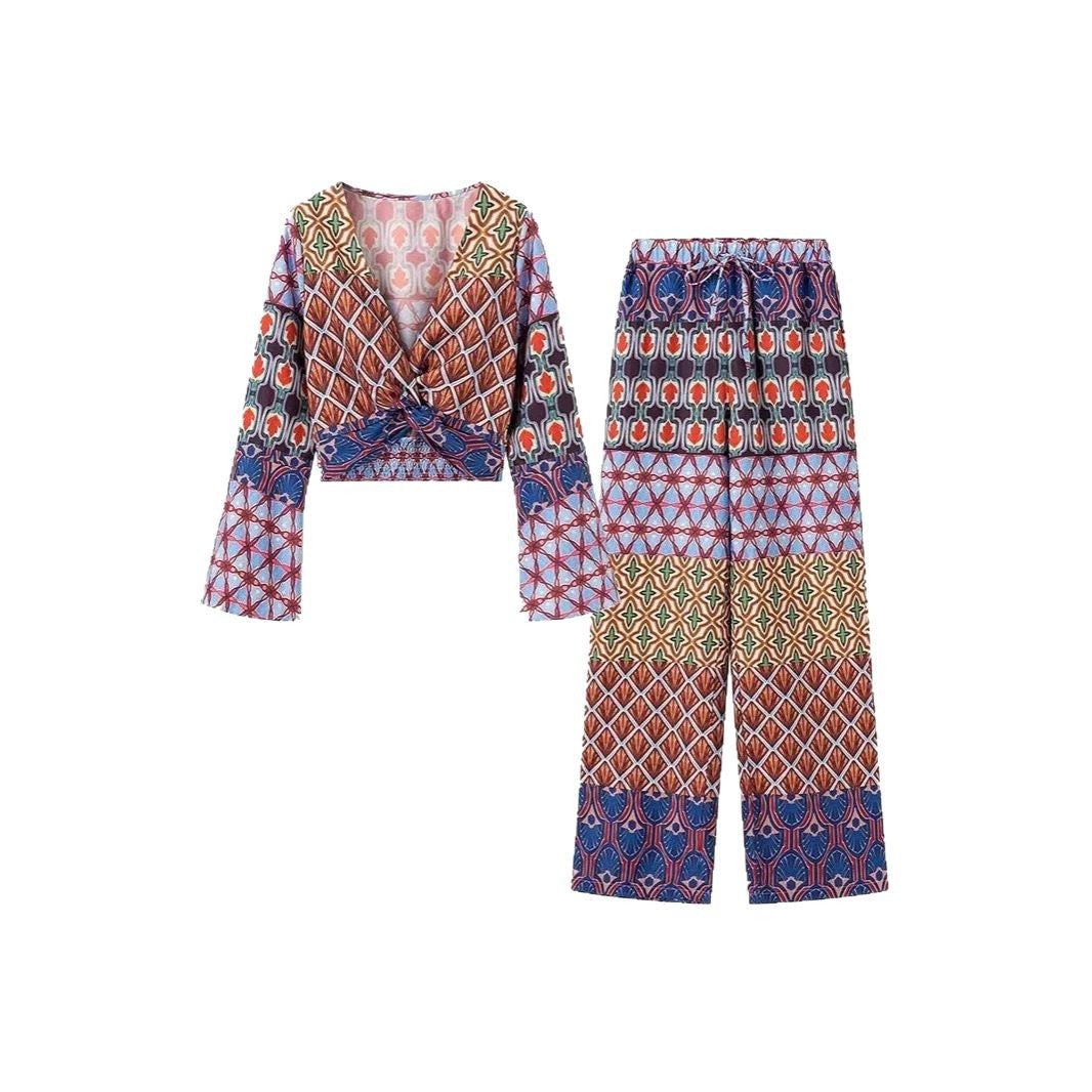 Wide printed pants for women with elastic waist and trendy design Chic und Stil