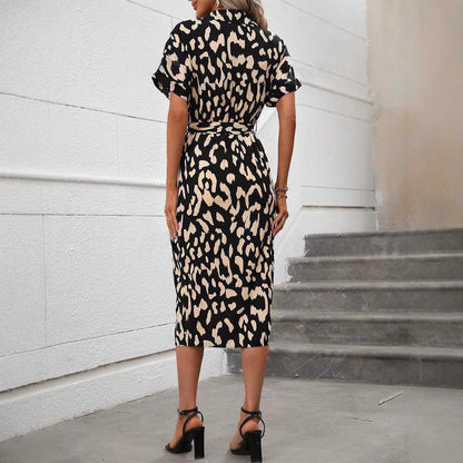 Robe maxi pour femmes avec un design de bouton chic et une fente flatteuse Chic und Stil