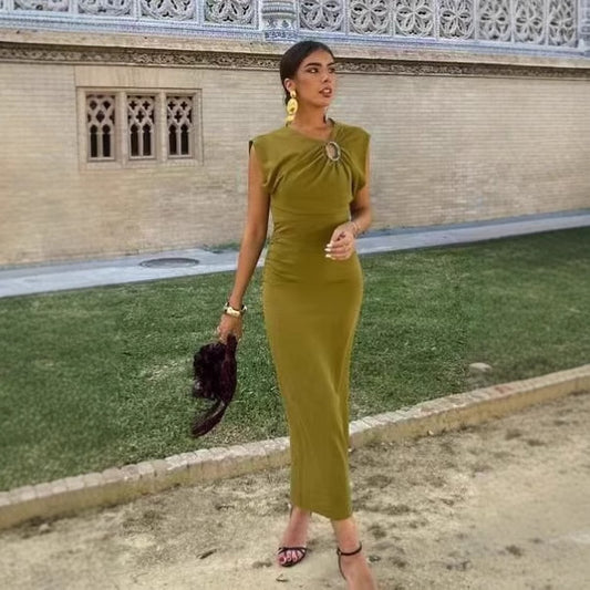 Robe en jersey élégante pour femmes avec volants détaillés et élément de bijou raffiné Chic und Stil