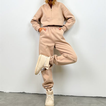 Ensemble de loisirs stylé pour femmes avec un pull à col montant et un jogging ample Chic und Stil