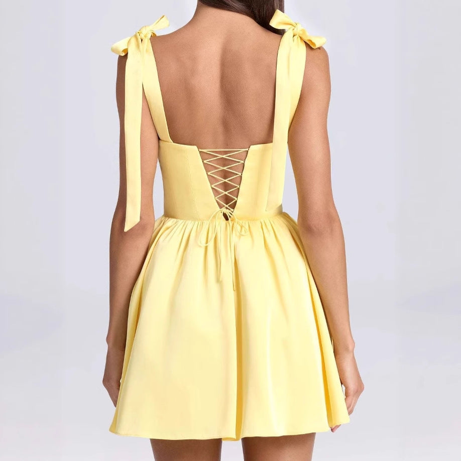 Robe d'été aérienne pour femmes avec une jolie découpe au dos et de charmants nœuds Chic und Stil