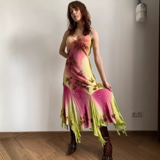 Robe d'été asymétrique pour femmes avec un design floral et de délicates bretelles spaghetti Chic und Stil
