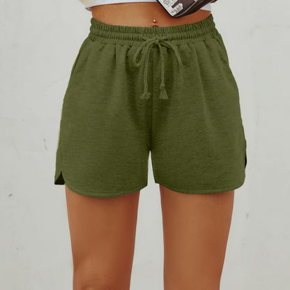 Shorts de sport pour femmes avec taille élastique et fentes latérales Chic und Stil