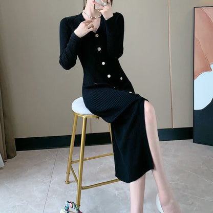 Robe en tricot pour femmes avec patte de boutonnage et fente profonde Chic und Stil