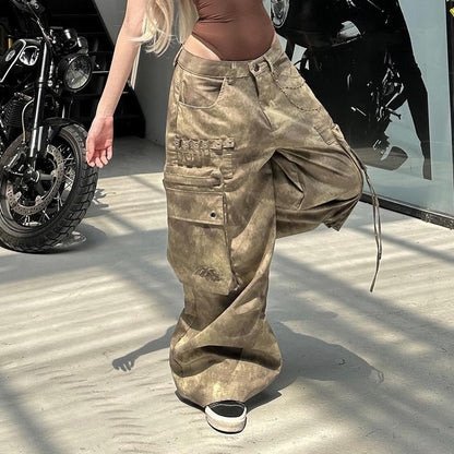 Women's stylish cargo pants with a relaxed fit and practical pockets Chic and Style