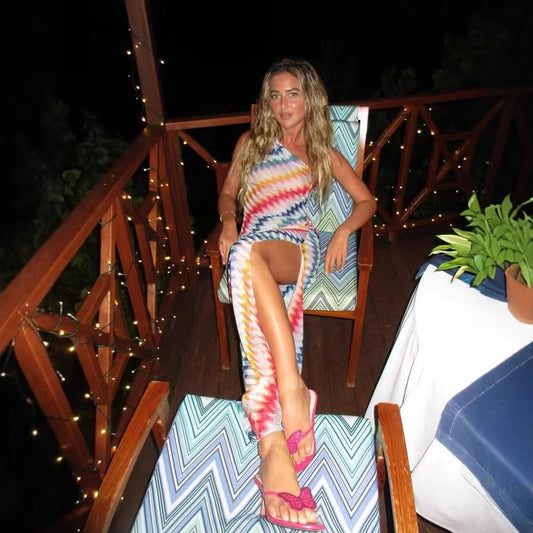 Robe maxi femme avec décolleté asymétrique et motif zigzag vif Chic und Stil