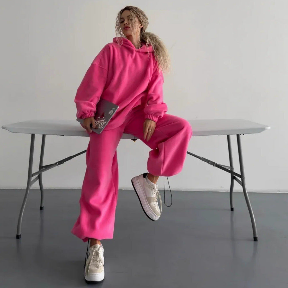 Ladies casual hoodie and loose jogger pants in soft fleece Chic and Style