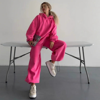Ladies casual hoodie and loose jogger pants in soft fleece Chic and Style