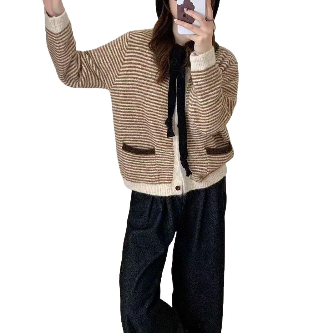 Cardigan décontracté pour femmes avec design rayé et poches modernes Chic und Stil
